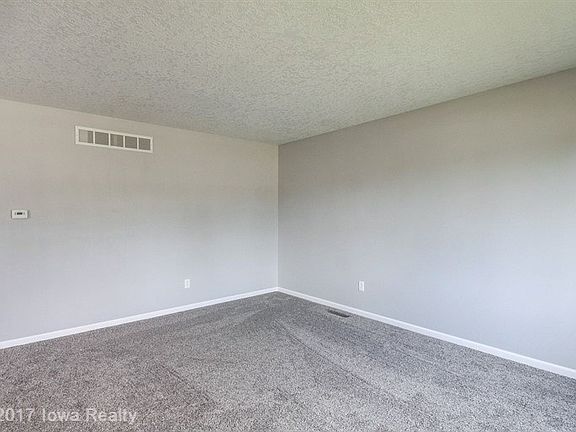 3rd image of 307 W 18th Pl