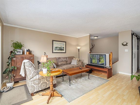 4th image of 561 Macmillan Dr