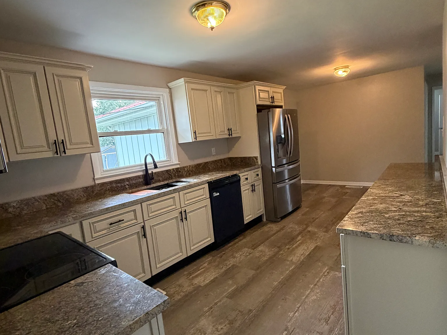 4 bed, 2020 sqft, $1,800 — Photo 3