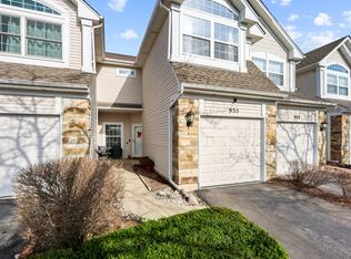 935 Viewpoint Dr, Lake In The Hills, IL 60156