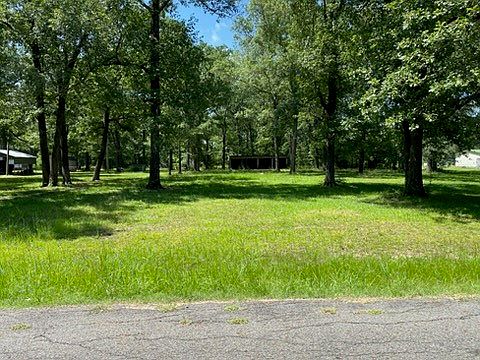 1st image of 715 Lake Rd