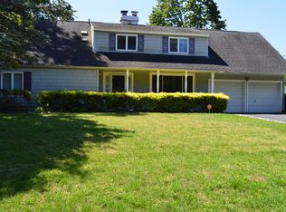 4 Hayuta Ct, Holtsville, NY 11742