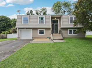 510 Macnary Rd, New Windsor, NY 12553