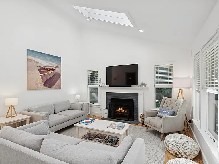 33 Corbin Ave — Photo 11