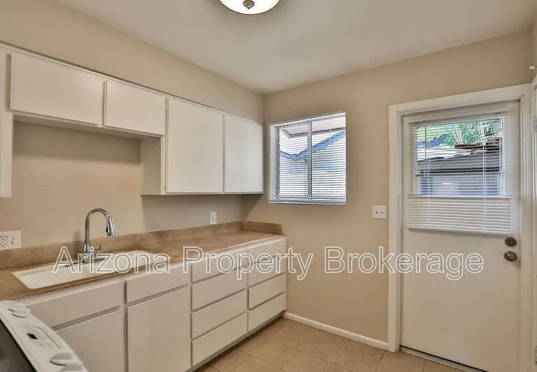2323 S College Ave #2 — Photo 1