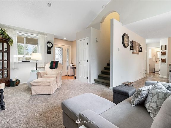 4th image of 105 W Eagle St