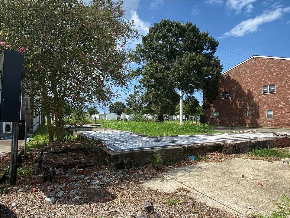 1st image of 2120 Pakenham Dr