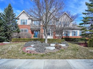 1355 Drury Ln, South Lyon, MI 48178