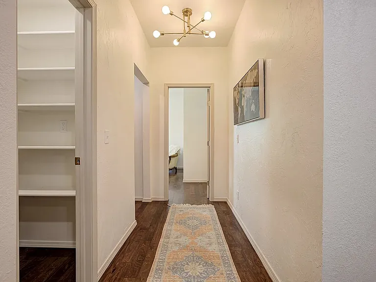 1922 W Park Pl — Photo 11