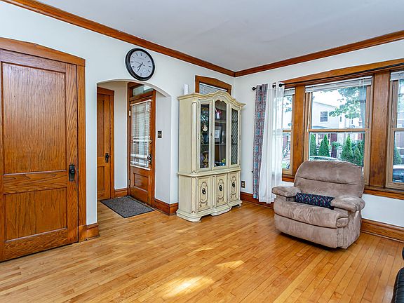 4th image of 2614 Harvey Ave
