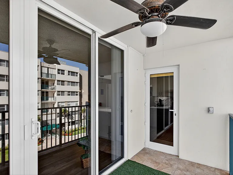 1237 Hillsboro Mile #407 — Photo 44