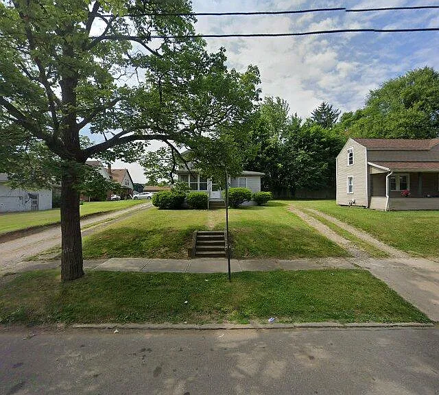 1133 North Ave NE — Photo 1