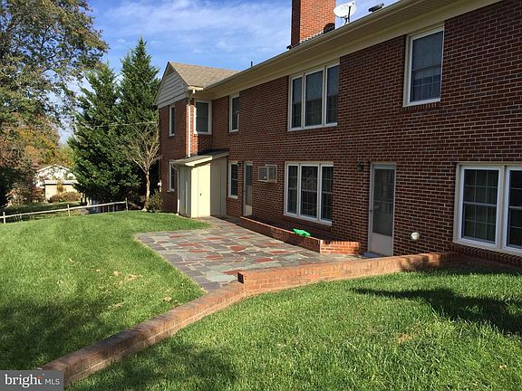 2nd image of 1130 Oaklawn Dr