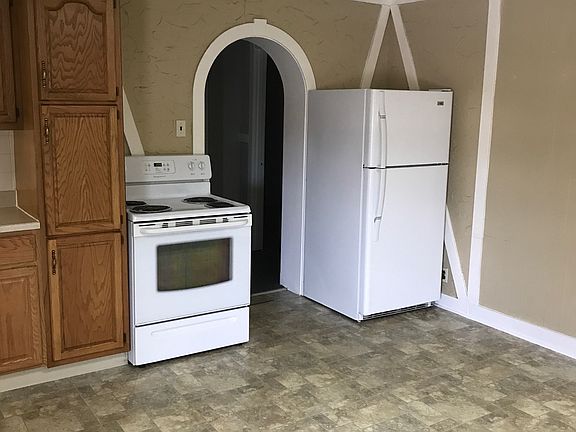 Kitchen with oven/refrig.