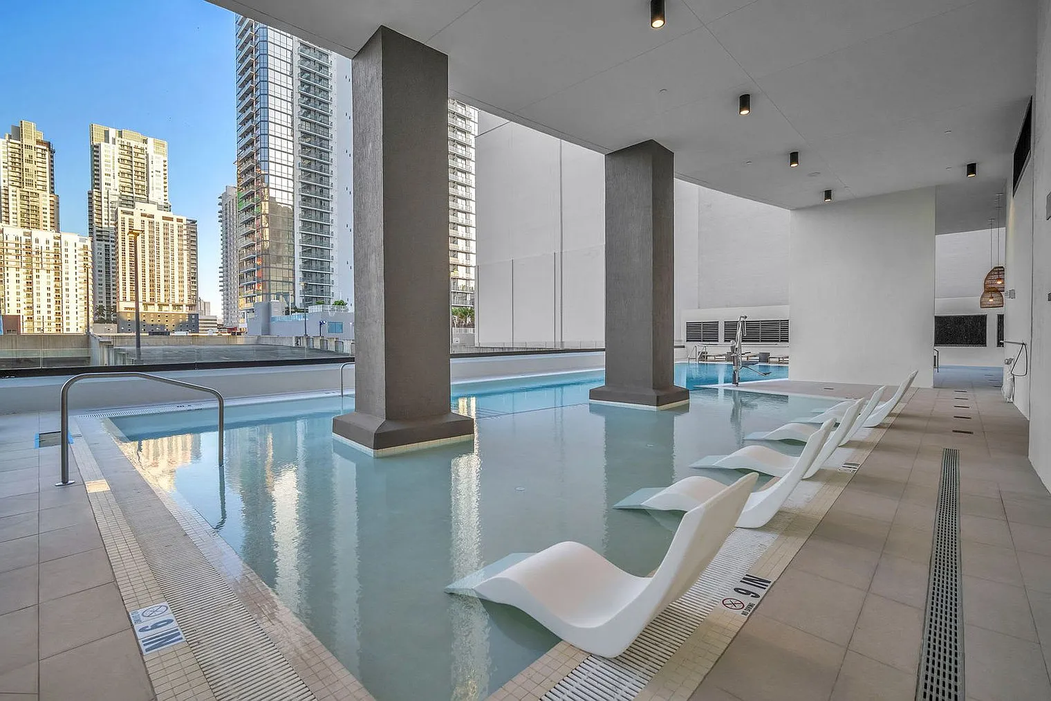 2 bed, 2.0 bath, 688 sqft, $4,437 — Photo 4