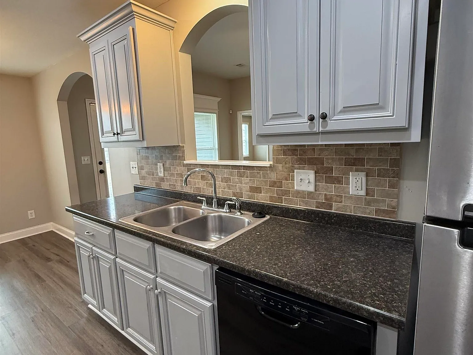 3 bed, 2.0 bath, 1290 sqft, $1,800 — Photo 4