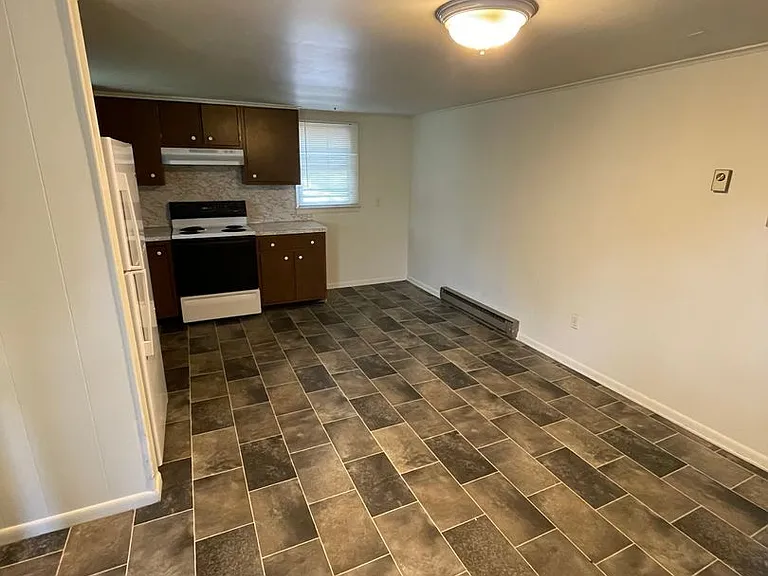 324 N Broad St — Photo 2