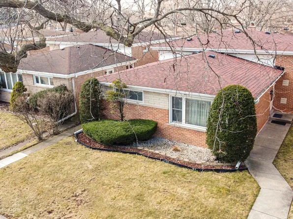 9414 Lavergne Ave, Skokie, IL 60077