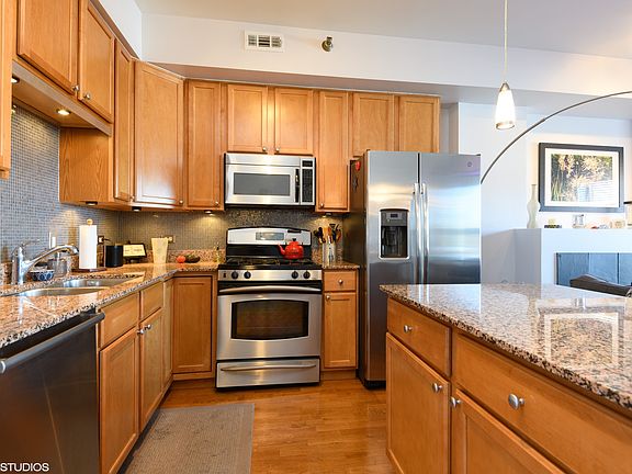 4th image of 4350 N Broadway St APT 506