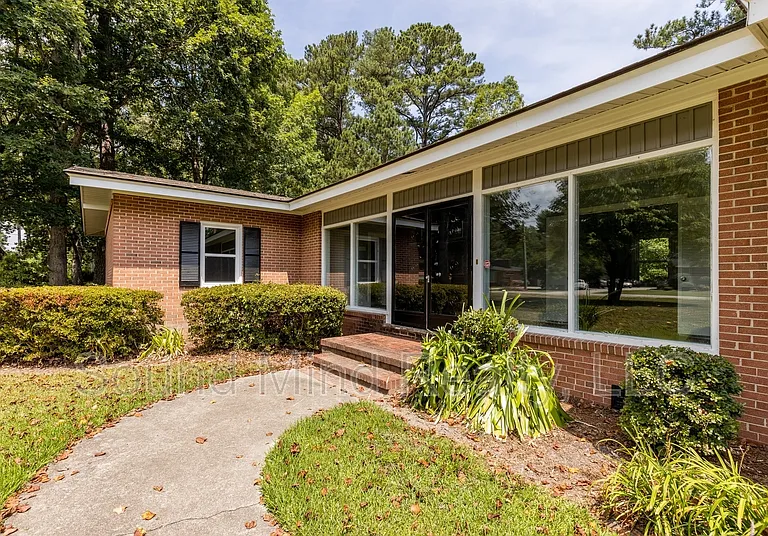 3504 Hawthorne Rd — Photo 1