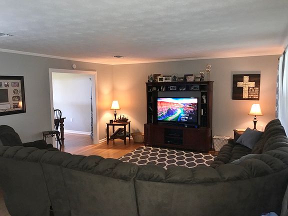 3rd image of 500 SW Oleander Pl