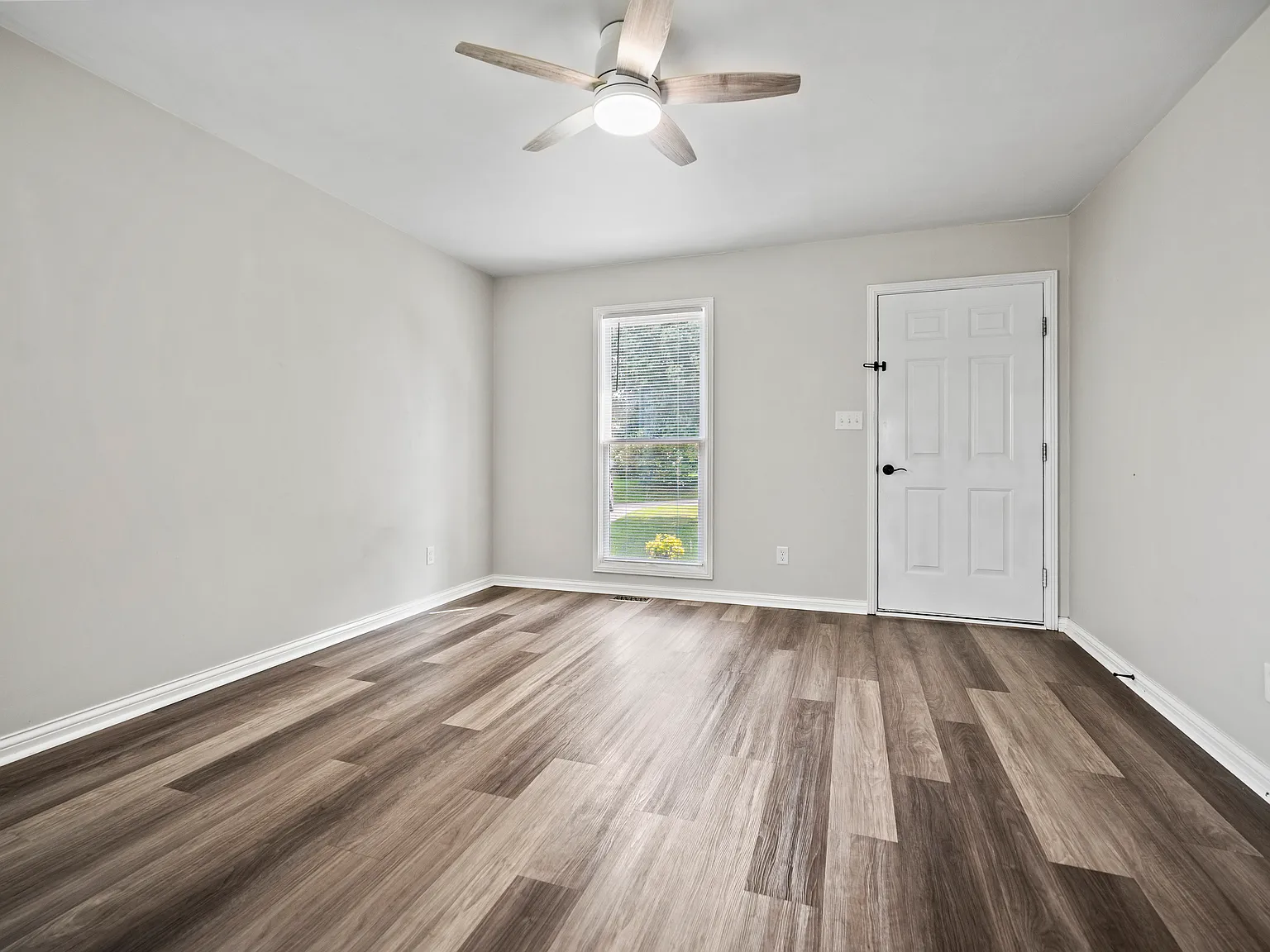 1 bed, 1000 sqft, $995 — Photo 3