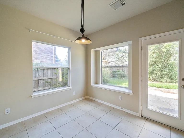 8811 Sun Haven Ln — Photo 11