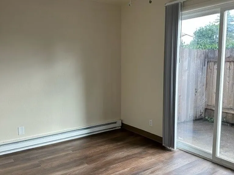 184-2nd St 4 Plex — Photo 3