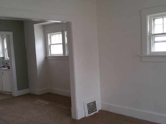 3rd image of 709 W Loucks Ave