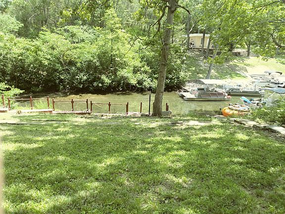 4th image of 94 N Lake Dr