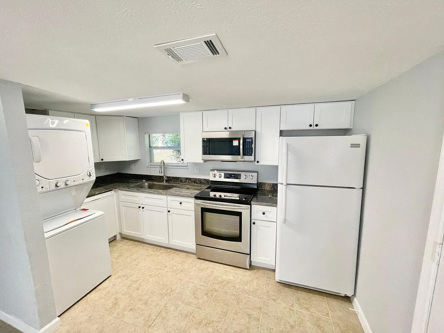 7804 Empire Ave — Photo 2