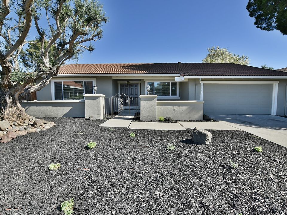 1st image of 3475 Grossmont Dr