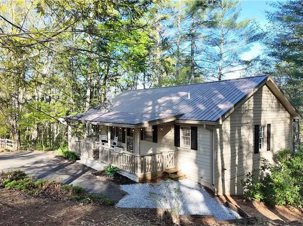 310 Dogwood Ter, Ellijay, GA 30536