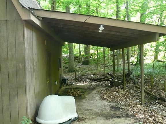 Detached Garage with Carport