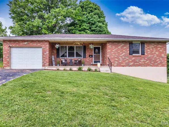 102 N Thomas St, De Soto, MO 63020