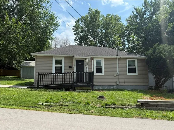 303 Bell St, Richmond, MO 64085