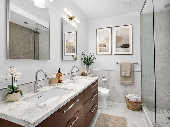 5th image of 2-17 51st Ave #207