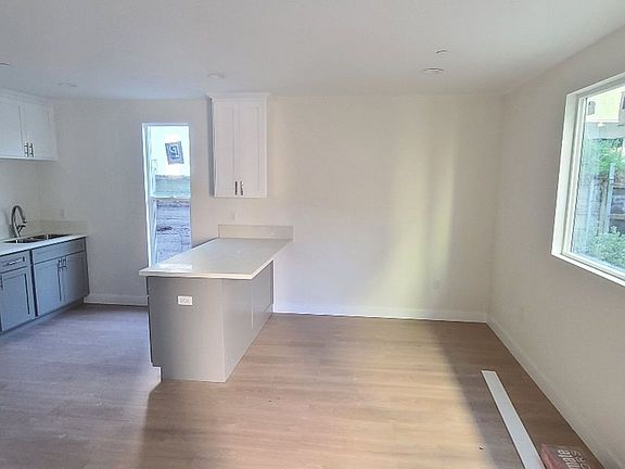 2nd image of 6615 Miramonte Blvd