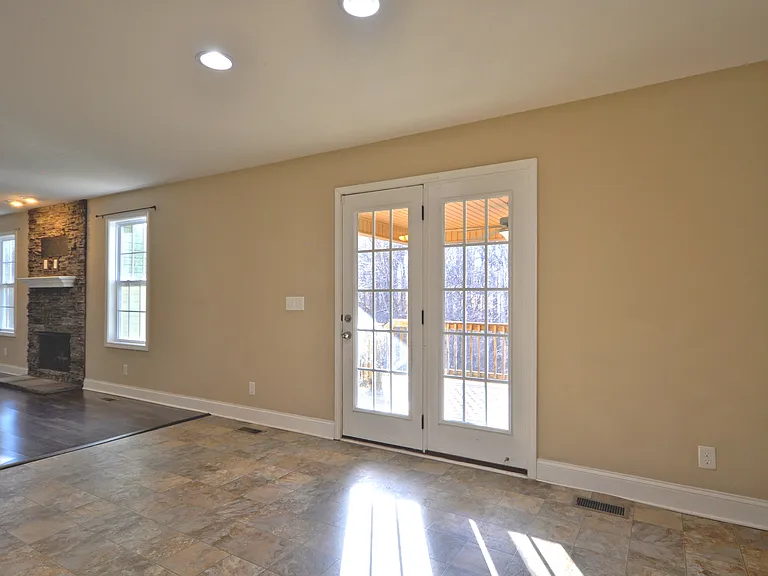 446 Cyprus Ct — Photo 8