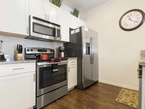 4th image of 5374 Diplomat Ct #102
