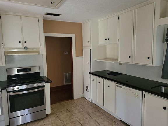 5th image of 906 Townsend Ave