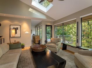528 Dogwood Dr, Chapel Hill, NC 27516