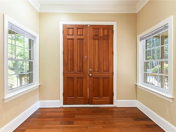 4th image of 5 Roanoke Ave NE