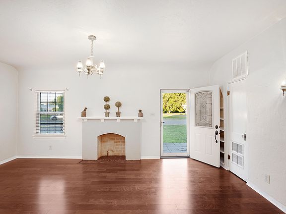 4th image of 7428 Franklin Dr