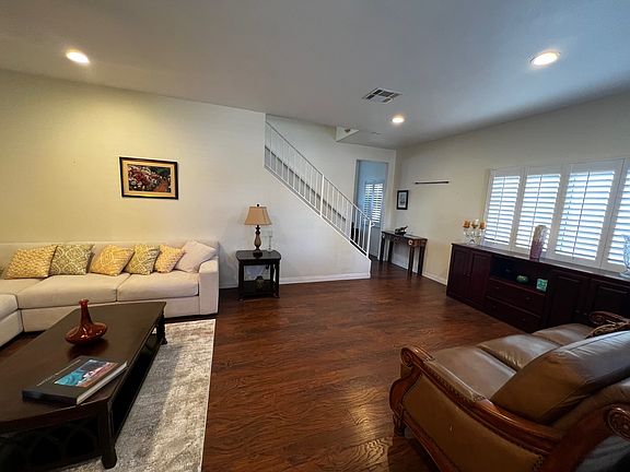 4th image of 2552 W 235th St