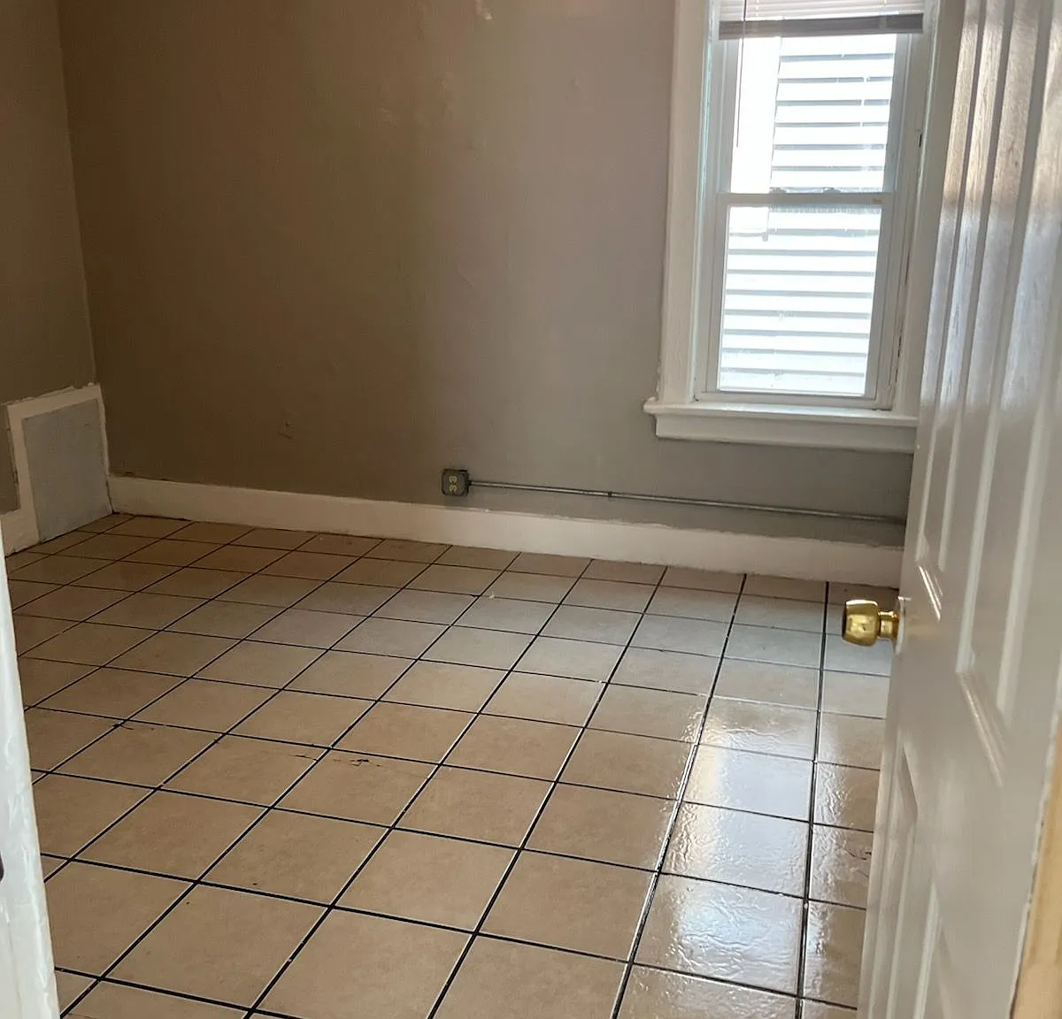 4 bed, 1.0 bath, $1,395 — Photo 3