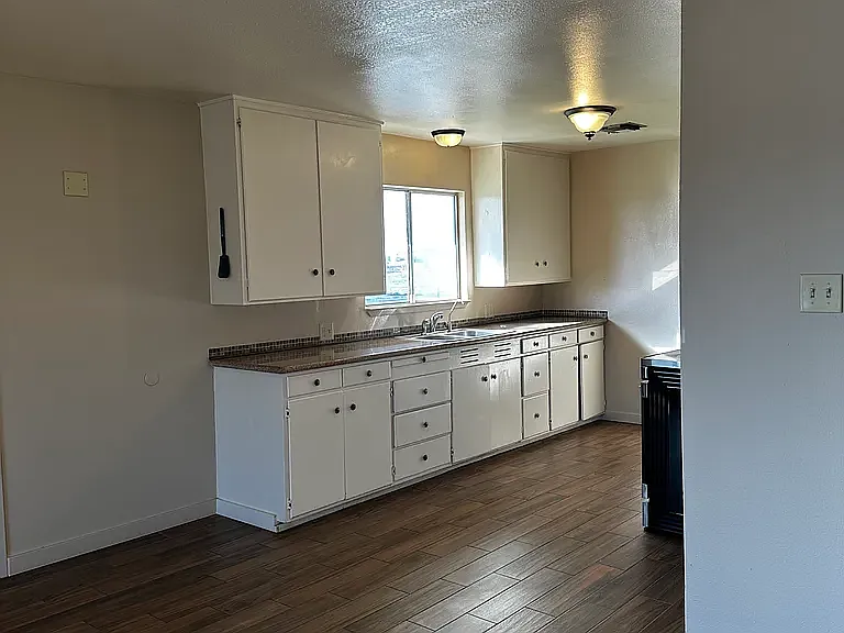 1441 E Barnhart Rd — Photo 4