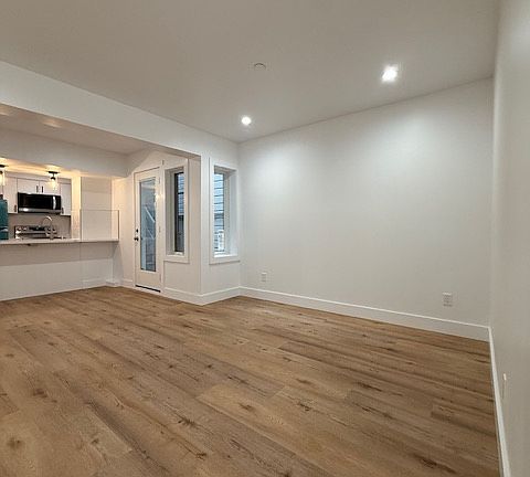5th image of 443 15th Ave #9
