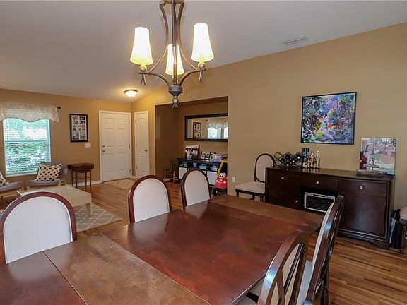4th image of 2441 Brownwood Dr
