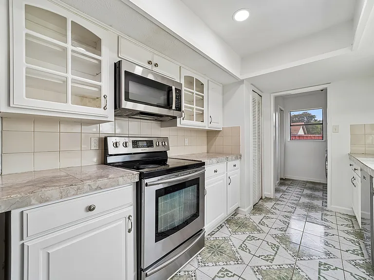 10239 Green Ash Rd — Photo 13